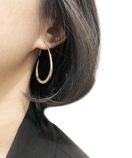 若干いびつのような存在感のあるフープピアス  LINES ゴールド ドロップ ライン ミニマル フープ ピアス（ピアス（両耳用