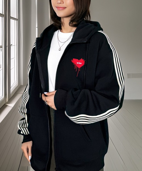 セール】萌え袖 ボリュームスリーブ ハート刺繍 ライン スウェット