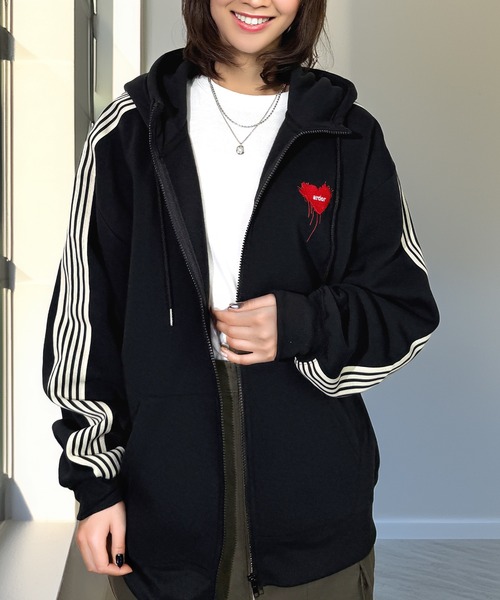 セール】萌え袖 ボリュームスリーブ ハート刺繍 ライン スウェット