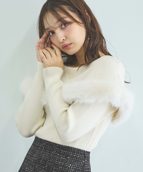 INGNI（イング）の「ファー付ケープニット（ニット/セーター・レディース・ピンク/グレー/ブラック/アイボリー・M）」の5枚目の写真