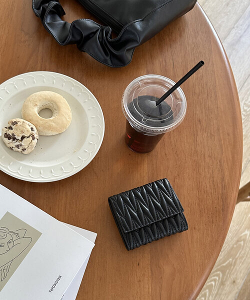 DISCOAT（ディスコート）の「キルティング三つ折りウォレット（財布・レディース・ピンク/ブラック/グレイッシュベージュ・FREE）」の13枚目の写真