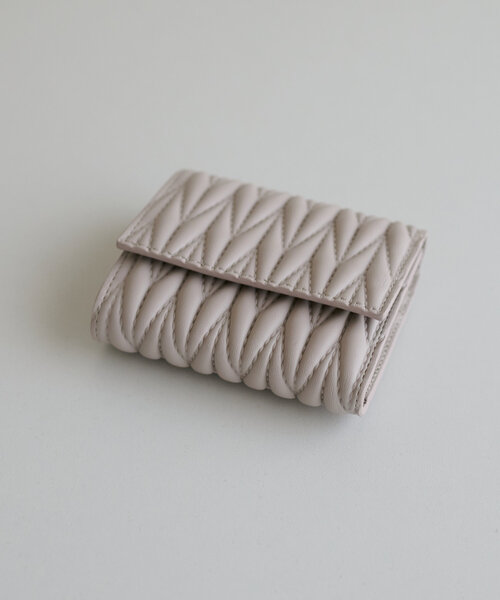 DISCOAT（ディスコート）の「キルティング三つ折りウォレット（財布・レディース・ピンク/ブラック/グレイッシュベージュ・FREE）」の17枚目の写真