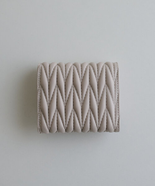 DISCOAT（ディスコート）の「キルティング三つ折りウォレット（財布・レディース・ピンク/ブラック/グレイッシュベージュ・FREE）」の18枚目の写真