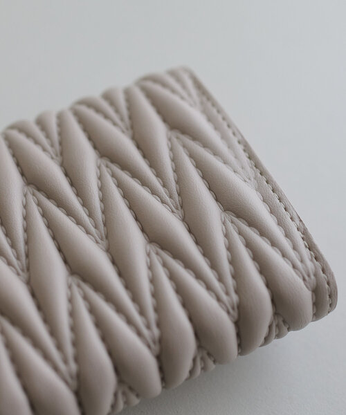 DISCOAT（ディスコート）の「キルティング三つ折りウォレット（財布・レディース・ピンク/ブラック/グレイッシュベージュ・FREE）」の19枚目の写真