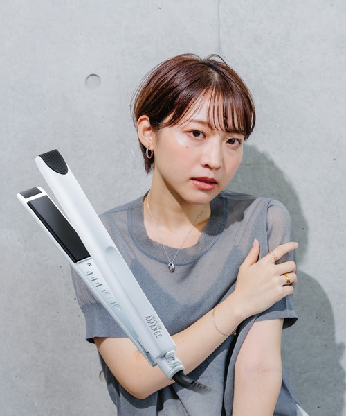 CREATEs(クレイツ)の「ストレートアイロン アマネク(美容器具・レディース・ホワイト×ブラック・FREE)」の1枚目の写真