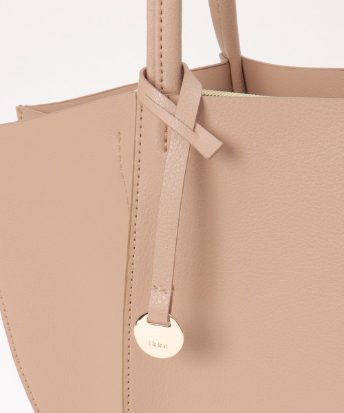 ikka（イッカ）の「PUハギ横長トートバッグ（トートバッグ・レディース・ホワイト/ピンクベージュ/ブラック/グレー・FREE）」の9枚目の写真