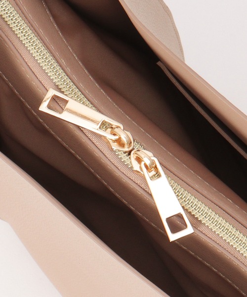 ikka（イッカ）の「PUハギ横長トートバッグ（トートバッグ・レディース・ホワイト/ピンクベージュ/ブラック/グレー・FREE）」の10枚目の写真