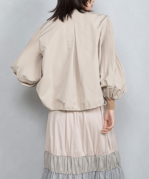 MARECHAL TERRE（マルシャルテル）の「袖プリーツブルゾン（ブルゾン・レディース・ブラック/アイボリー/ベージュ/グレー・MEDIUM）」の6枚目の写真