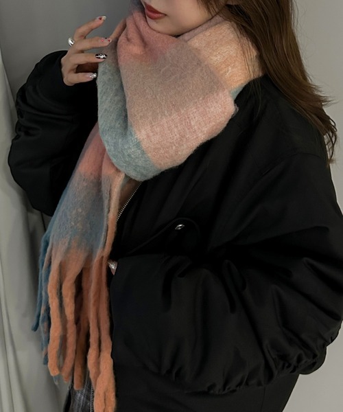 apres jour mignon(アプレジュールミニョン)の「【apresjour mignon×ARIAZ】カラーチェックマフラー(ストール/ショール・レディース・ピンク系その他/オレンジ系その他/ホワイト系その他2・ONESIZE)」の3枚目の写真