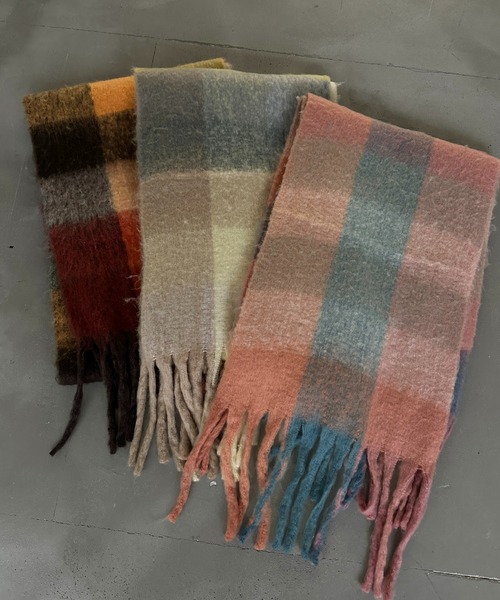 apres jour mignon(アプレジュールミニョン)の「【apresjour mignon×ARIAZ】カラーチェックマフラー(ストール/ショール・レディース・ピンク系その他/オレンジ系その他/ホワイト系その他2・ONESIZE)」の5枚目の写真