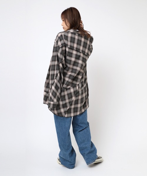 RNA（アールエヌエー）の「R4319 ＡＬＴ刺繍ワイドストレート（デニムパンツ・レディース・ライトインディゴブルー・MEDIUM）」の8枚目の写真