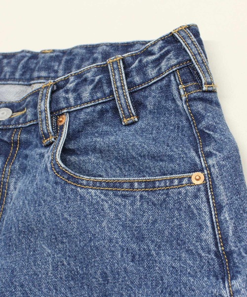 RNA（アールエヌエー）の「R4319 ＡＬＴ刺繍ワイドストレート（デニムパンツ・レディース・ライトインディゴブルー・MEDIUM）」の11枚目の写真