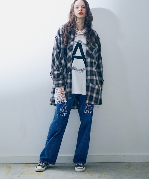 RNA（アールエヌエー）の「R4319 ＡＬＴ刺繍ワイドストレート（デニムパンツ・レディース・ライトインディゴブルー・MEDIUM）」の21枚目の写真