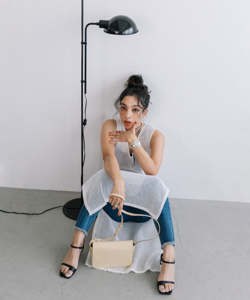 Beau're(ヴュレ)の「BEAURE ヴュレ フラップ スクエア ショルダー(ショルダーバッグ・レディース・ペールイエロー/ブラック/ベージュ/シルバー・FREE)」の6枚目の写真
