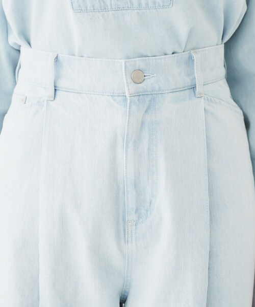 UNTITLED（アンタイトル）の「カーブシルエット ワイドデニム（デニムパンツ・レディース・サックスブルー/オフホワイト・44/46/48/50/42/00/01/02/03/04）」の16枚目の写真
