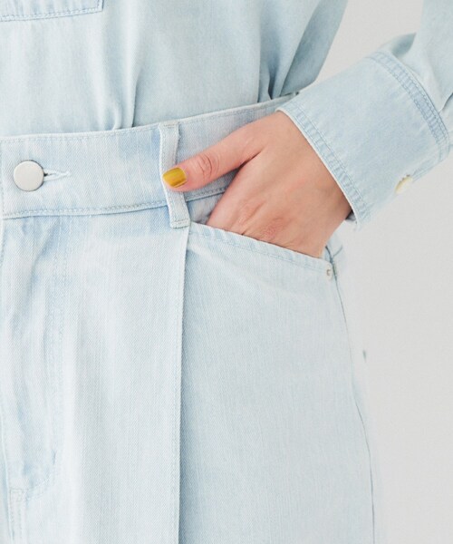 UNTITLED（アンタイトル）の「カーブシルエット ワイドデニム（デニムパンツ・レディース・サックスブルー/オフホワイト・44/46/48/50/42/00/01/02/03/04）」の17枚目の写真