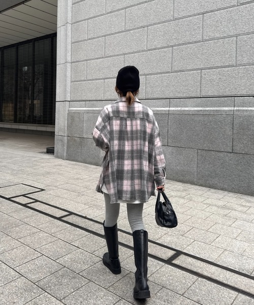 ISOOK（アイスー）の「タータンチェックオーバーシャツ(chiica select) / ルーズ丈 長袖 レギュラーカラー ブラウス（シャツ/ブラウス・レディース・ピンク/ブラック・FREE）」の6枚目の写真