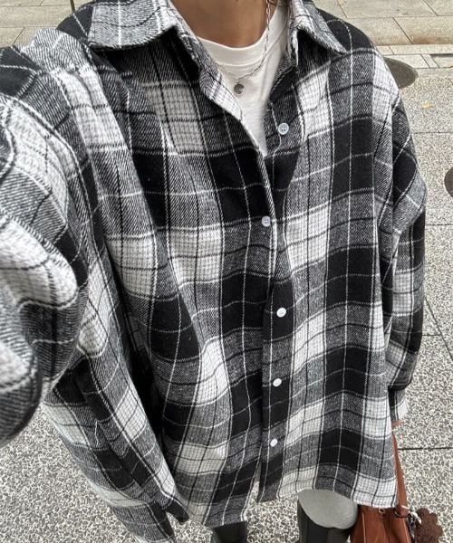 ISOOK（アイスー）の「タータンチェックオーバーシャツ(chiica select) / ルーズ丈 長袖 レギュラーカラー ブラウス（シャツ/ブラウス・レディース・ピンク/ブラック・FREE）」の4枚目の写真