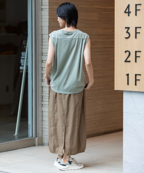 Munich（ミューニック）の「スリーブレスロゴプリントＴシャツ（Tシャツ/カットソー・レディース・モカ/ホワイト/ダークグレー/ライトカーキ・FREE）」の7枚目の写真