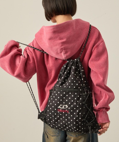 Snap club（スナップクラブ）の「【Snap club】ロゴ刺繍 ナイロン ダブルドローコード ナップサック（バックパック/リュック・レディース・ブラック/ライトピンク/ホワイト/ネイビー/グレー系/ブラック系/レッド・FREE）」の3枚目の写真