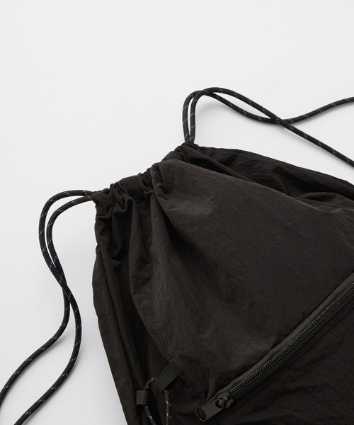 Snap club（スナップクラブ）の「【Snap club】ロゴ刺繍 ナイロン ダブルドローコード ナップサック（バックパック/リュック・レディース・ブラック/ライトピンク/ホワイト/ネイビー/グレー系/ブラック系/レッド・FREE）」の14枚目の写真