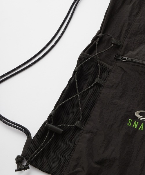 Snap club（スナップクラブ）の「【Snap club】ロゴ刺繍 ナイロン ダブルドローコード ナップサック（バックパック/リュック・レディース・ブラック/ライトピンク/ホワイト/ネイビー/グレー系/ブラック系/レッド・FREE）」の17枚目の写真