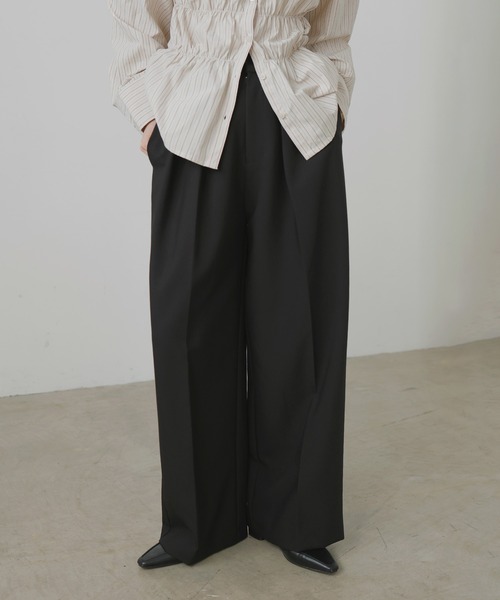 LIAN（リアン）の「ツータックワイドパンツ（スラックス・レディース・ブラック/グレイッシュベージュ/チャコールグレー/モカ/ブラウン・MEDIUM/MT）」の2枚目の写真
