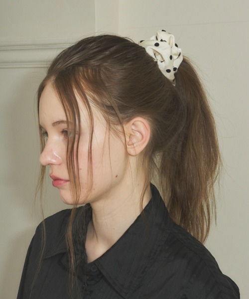 GIUNON(ジウノン)の「dot satin chouchou / ドットサテンシュシュ(シュシュ・レディース・ホワイト/ブラック・FREE)」の6枚目の写真