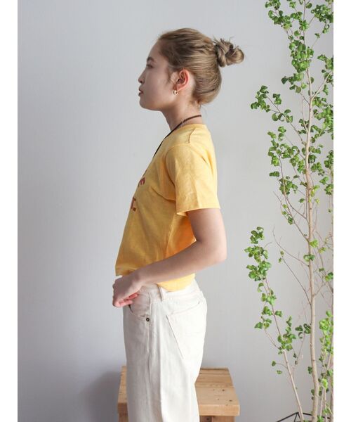 Ungrid（アングリッド）の「CLAREMOREコンパクトロゴTee（Tシャツ/カットソー・レディース・イエロー/ブルー/オフホワイト・FREE）」の21枚目の写真