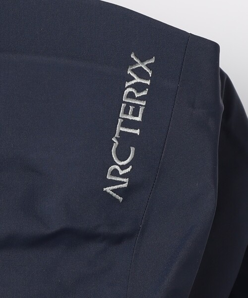 ARC'TERYX（アークテリクス）の「ARC'TERYX/アークテリクス Beta Jacket（ブルゾン・メンズ・ブラック/インディゴブルー・LARGE/X-LARGE/SMALL/X-SMALL/MEDIUM）」の6枚目の写真