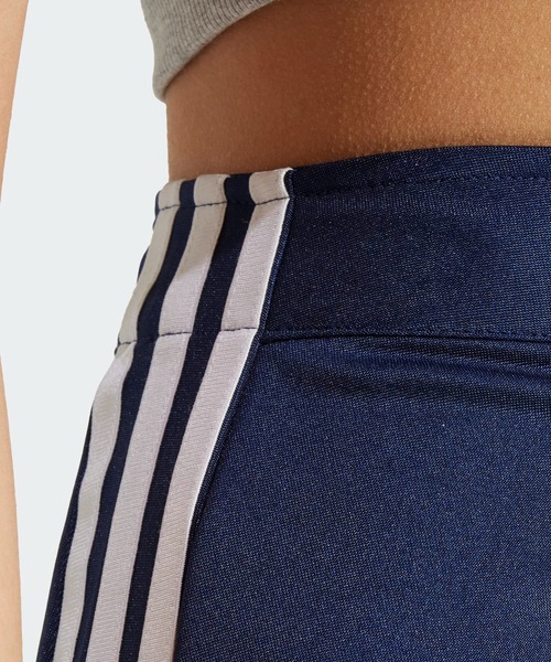 adidas(アディダス)の「アディカラー スリーストライプス ミニスカート / アディダスオリジナルス adidas Originals(スカート・レディース・ブルー/ブラック×ホワイト・XX-LARGE/LARGE/MEDIUM/SMALL/X-LARGE/X-SMALL)」の11枚目の写真