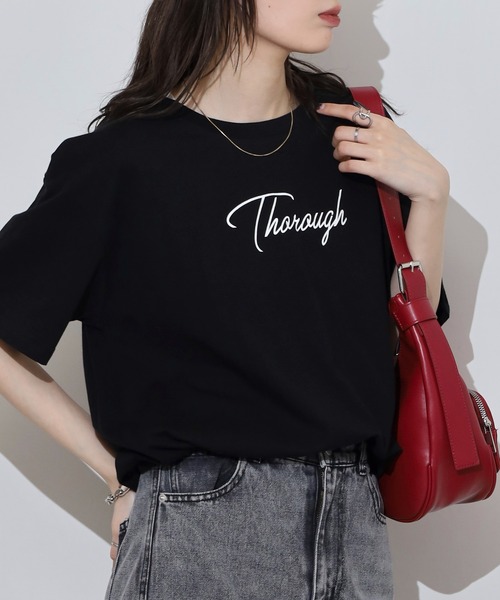 atONE（アットワン）の「オーバーサイズシルエットロゴプリントTシャツ（Tシャツ/カットソー・レディース・グリーン系その他5/ネイビー系4/グレー系5/ブラック系6/ホワイト系1/ブルー系その他4/ブラック系その他2/ベージュ系2/ブラック系3/ホワイト系6/ホワイト系4/イエロー系6/パープル系3/カーキ系2/ホワイト系3/ベージュ系その他5/ブラック系その他/ブルー系1・M/L）」の5枚目の写真