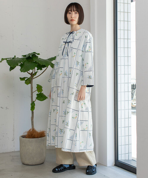 POU DOU DOU（プードゥドゥ）の「ステッチプリントカフタンワンピース（ワンピース・レディース・ダークグレー/オフホワイト・M）」の21枚目の写真