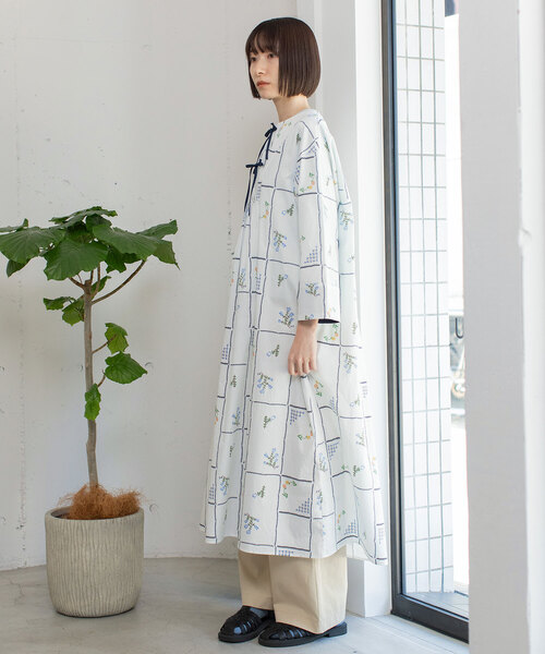 POU DOU DOU（プードゥドゥ）の「ステッチプリントカフタンワンピース（ワンピース・レディース・ダークグレー/オフホワイト・M）」の20枚目の写真