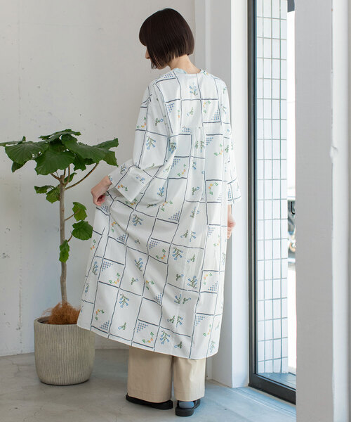 POU DOU DOU（プードゥドゥ）の「ステッチプリントカフタンワンピース（ワンピース・レディース・ダークグレー/オフホワイト・M）」の18枚目の写真