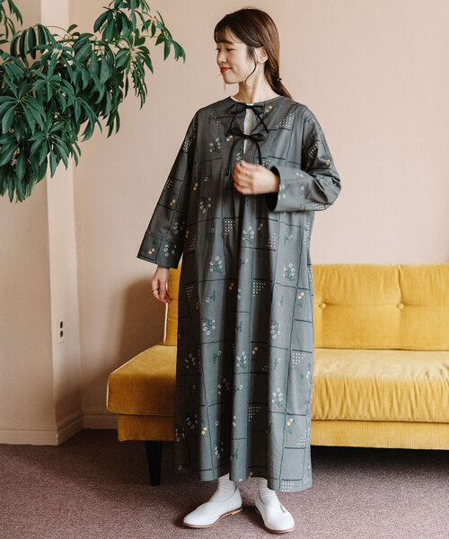 POU DOU DOU（プードゥドゥ）の「ステッチプリントカフタンワンピース（ワンピース・レディース・ダークグレー/オフホワイト・M）」の10枚目の写真