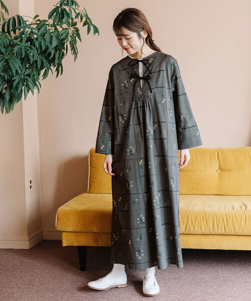 POU DOU DOU（プードゥドゥ）の「ステッチプリントカフタンワンピース（ワンピース・レディース・ダークグレー/オフホワイト・M）」の9枚目の写真