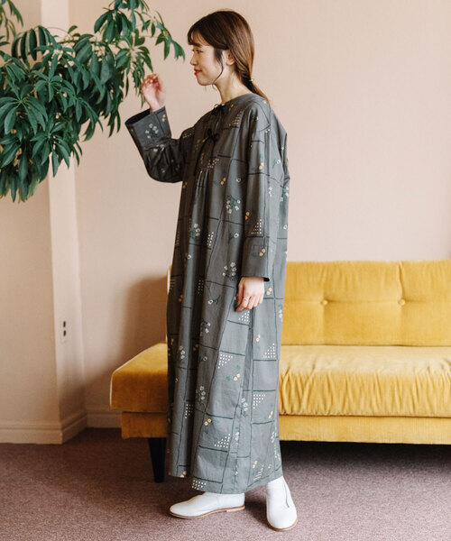 POU DOU DOU（プードゥドゥ）の「ステッチプリントカフタンワンピース（ワンピース・レディース・ダークグレー/オフホワイト・M）」の8枚目の写真