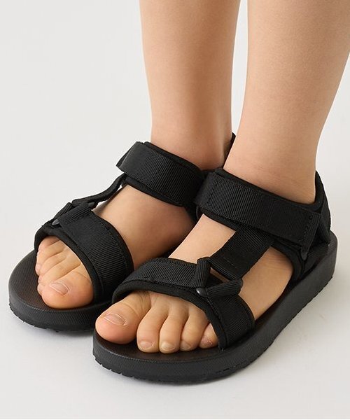 b・ROOM（ビールーム）の「テープサンダル（サンダル・キッズ・ブラック/ブラウン・S/L/SS/LL/M）」の2枚目の写真