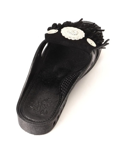 BENCH(ベンチ)の「BENCH/ベンチ/BENSAN-D SUEDE FRINGE CONCHO/ベンサンスエードフリンジコンチョ(サンダル・レディース・ブラック×ブラック・SMALL/MEDIUM/LARGE/X-LARGE/XX-LARGE)」の3枚目の写真