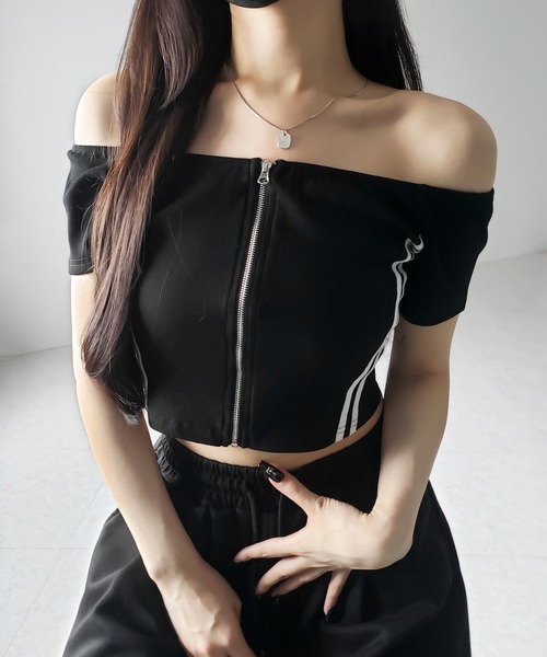 me+em select(ミームセレクト)の「※※ジップアップオフショルサイドラインTシャツ / zipup off shoulder sideline T-shirt(Tシャツ/カットソー・レディース・ブラック・FREE)」の7枚目の写真