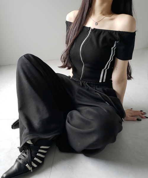 me+em select(ミームセレクト)の「※※ジップアップオフショルサイドラインTシャツ / zipup off shoulder sideline T-shirt(Tシャツ/カットソー・レディース・ブラック・FREE)」の8枚目の写真