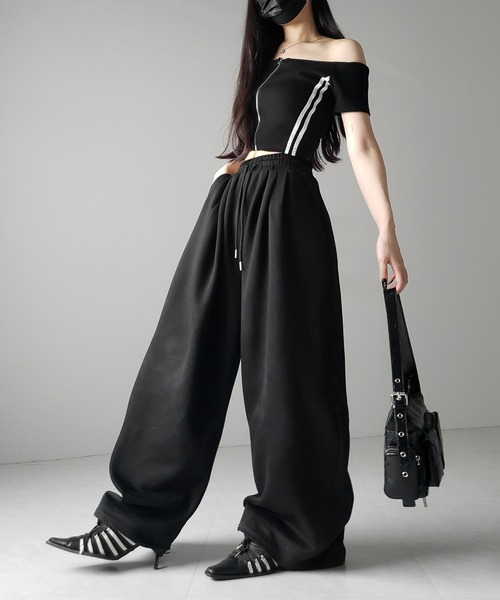 me+em select(ミームセレクト)の「※※ジップアップオフショルサイドラインTシャツ / zipup off shoulder sideline T-shirt(Tシャツ/カットソー・レディース・ブラック・FREE)」の10枚目の写真