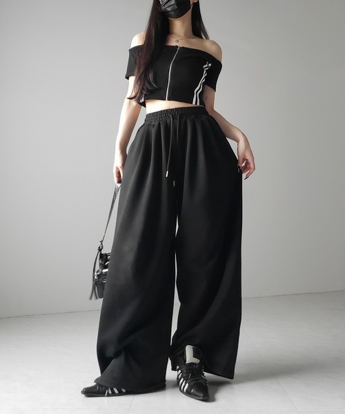 me+em select(ミームセレクト)の「※※ジップアップオフショルサイドラインTシャツ / zipup off shoulder sideline T-shirt(Tシャツ/カットソー・レディース・ブラック・FREE)」の11枚目の写真