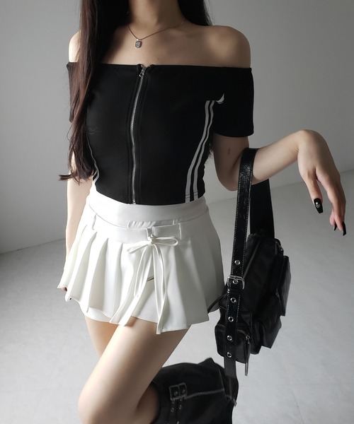 me+em select(ミームセレクト)の「※※ジップアップオフショルサイドラインTシャツ / zipup off shoulder sideline T-shirt(Tシャツ/カットソー・レディース・ブラック・FREE)」の12枚目の写真