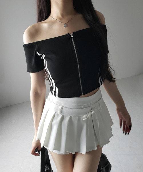 me+em select(ミームセレクト)の「※※ジップアップオフショルサイドラインTシャツ / zipup off shoulder sideline T-shirt(Tシャツ/カットソー・レディース・ブラック・FREE)」の13枚目の写真