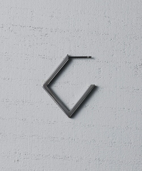 and cloud（アンドクラウド）の「Parallelogram Pierce / Single（ピアス（片耳用）・レディース・シルバー/ブラック・FREE）」の3枚目の写真