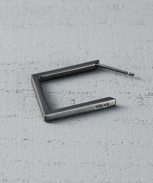 and cloud（アンドクラウド）の「Parallelogram Pierce / Single（ピアス（片耳用）・レディース・シルバー/ブラック・FREE）」の4枚目の写真
