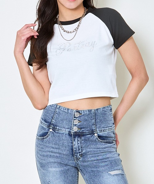 GORGE(ゴージ)の「《ラインストーン×ラグラン配色》ショート丈トップス(Tシャツ/カットソー・レディース・ブラック/オフホワイト/グレー・F)」の5枚目の写真