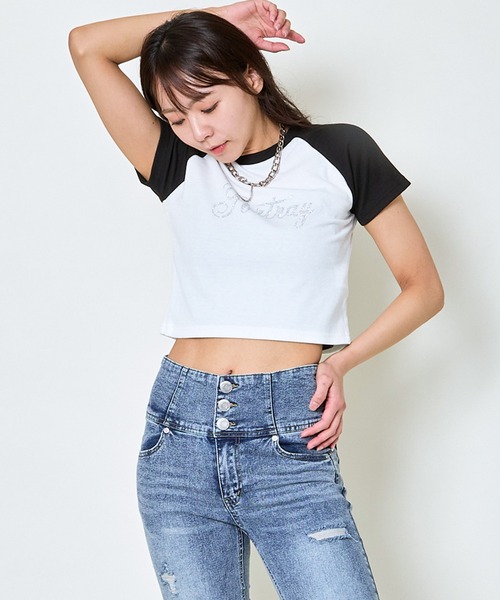 GORGE(ゴージ)の「《ラインストーン×ラグラン配色》ショート丈トップス(Tシャツ/カットソー・レディース・ブラック/オフホワイト/グレー・F)」の11枚目の写真